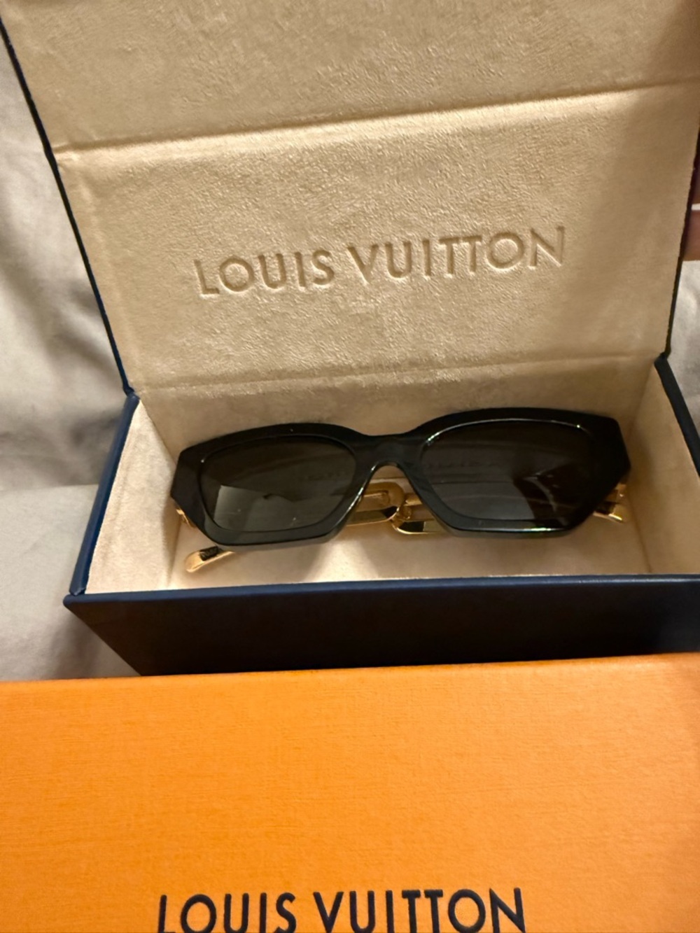 Louis Vuitton LV Edge Black Gold Cat-Eye Sunglasses - Picture 4 of 9